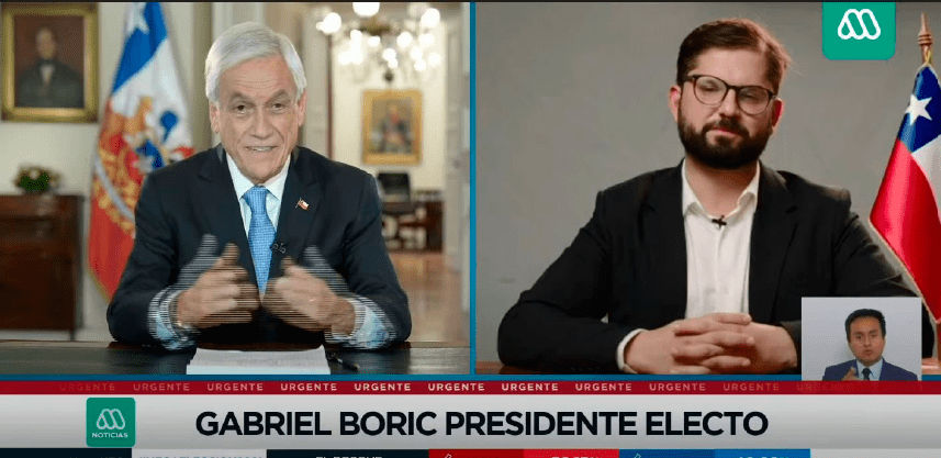 A la derecha presidente de Chile Sebastián Piñera, a la izquierda Presidente Electo Gabriel Boric